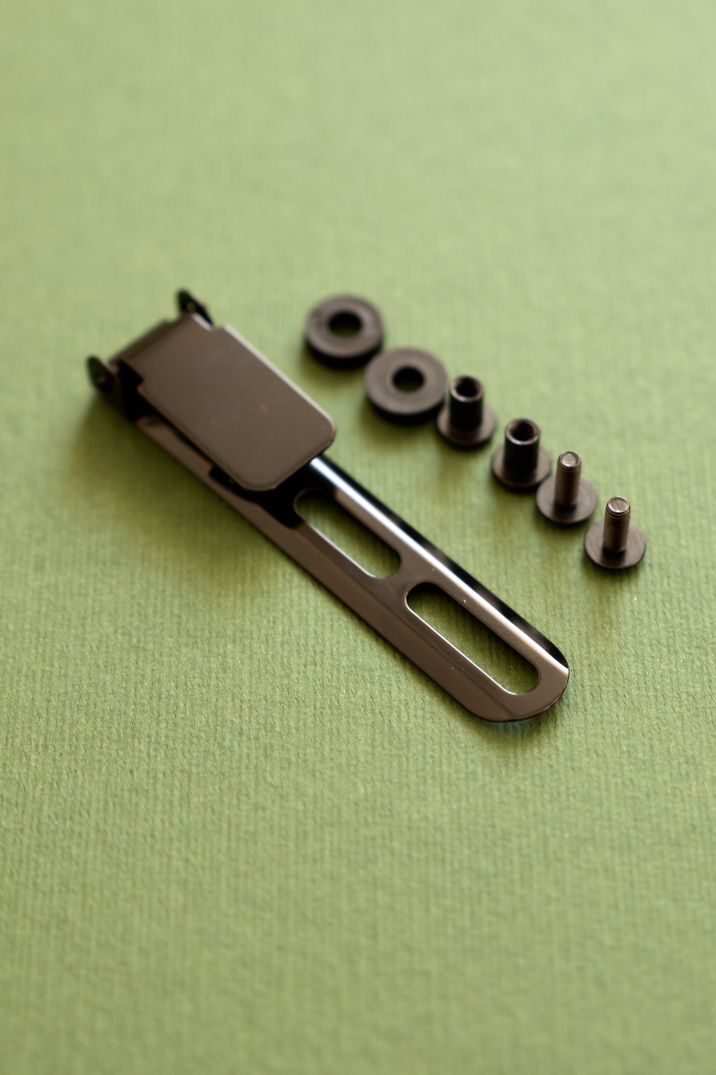 The versatile belt pocket clip.