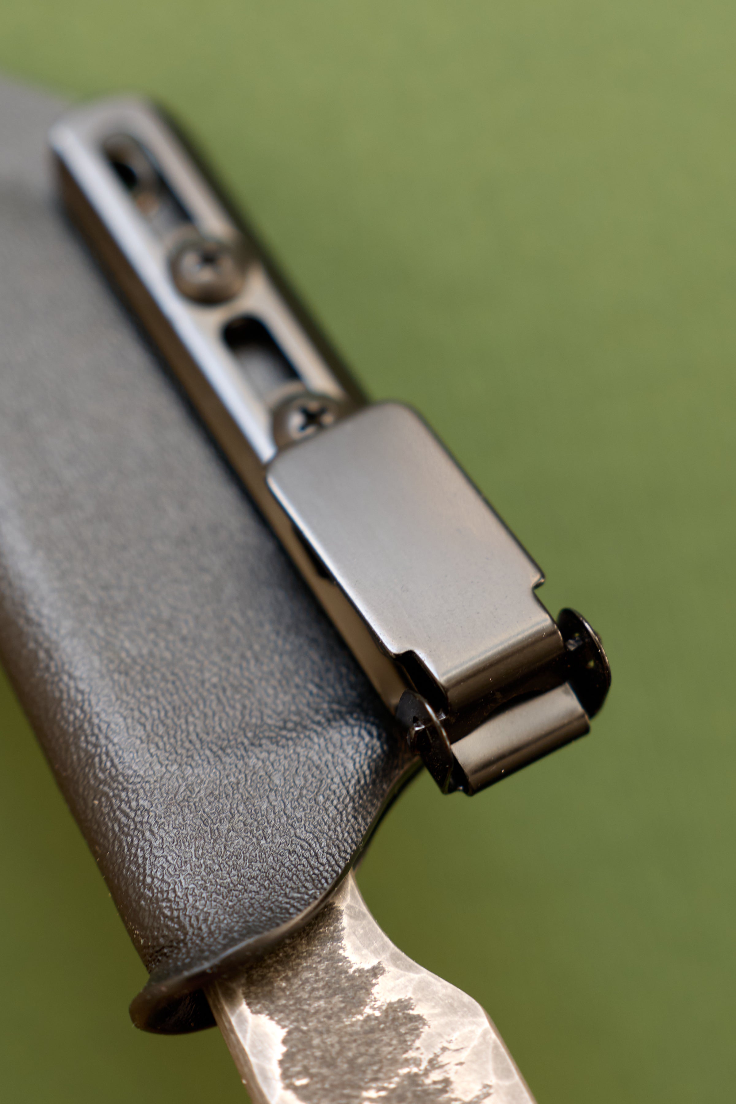 The versatile belt pocket clip.