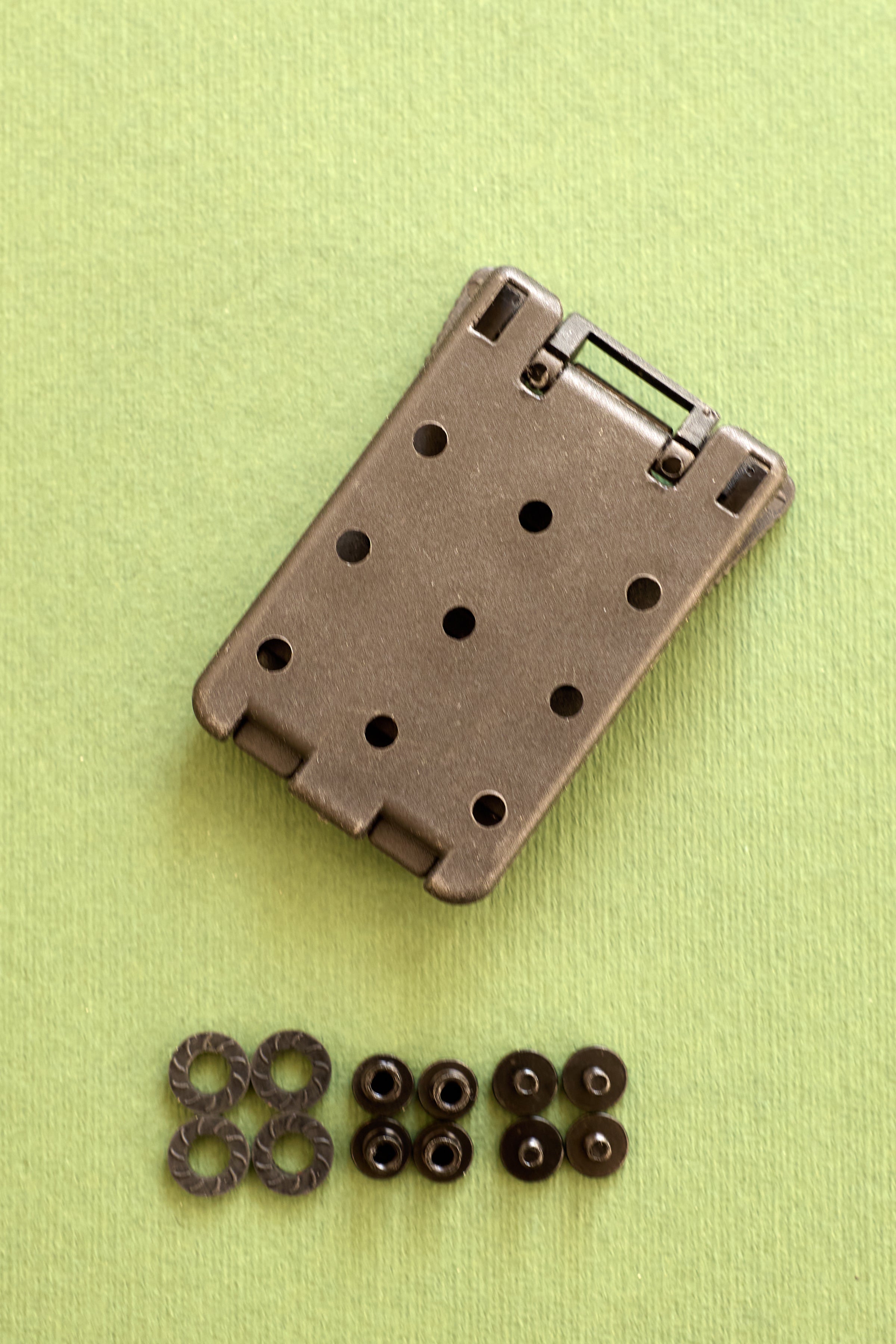 The belt clip waist clamp.