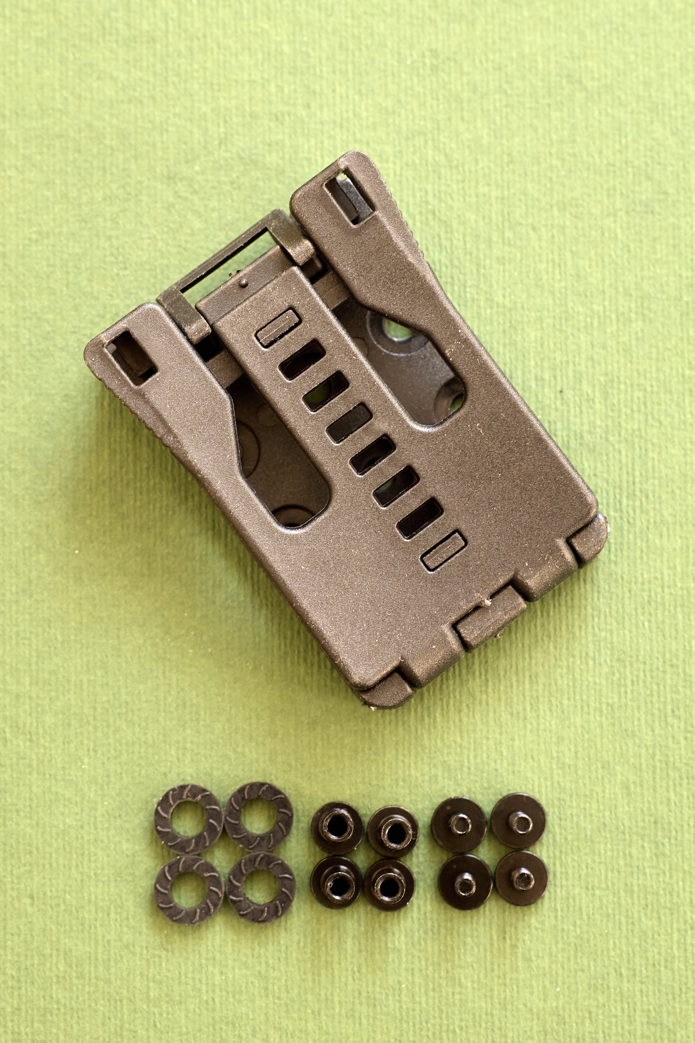 The belt clip waist clamp.