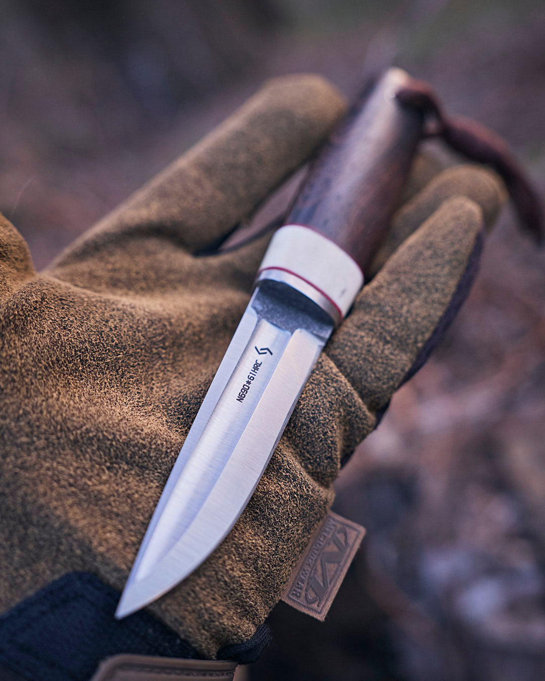 The puukko n690 steel.